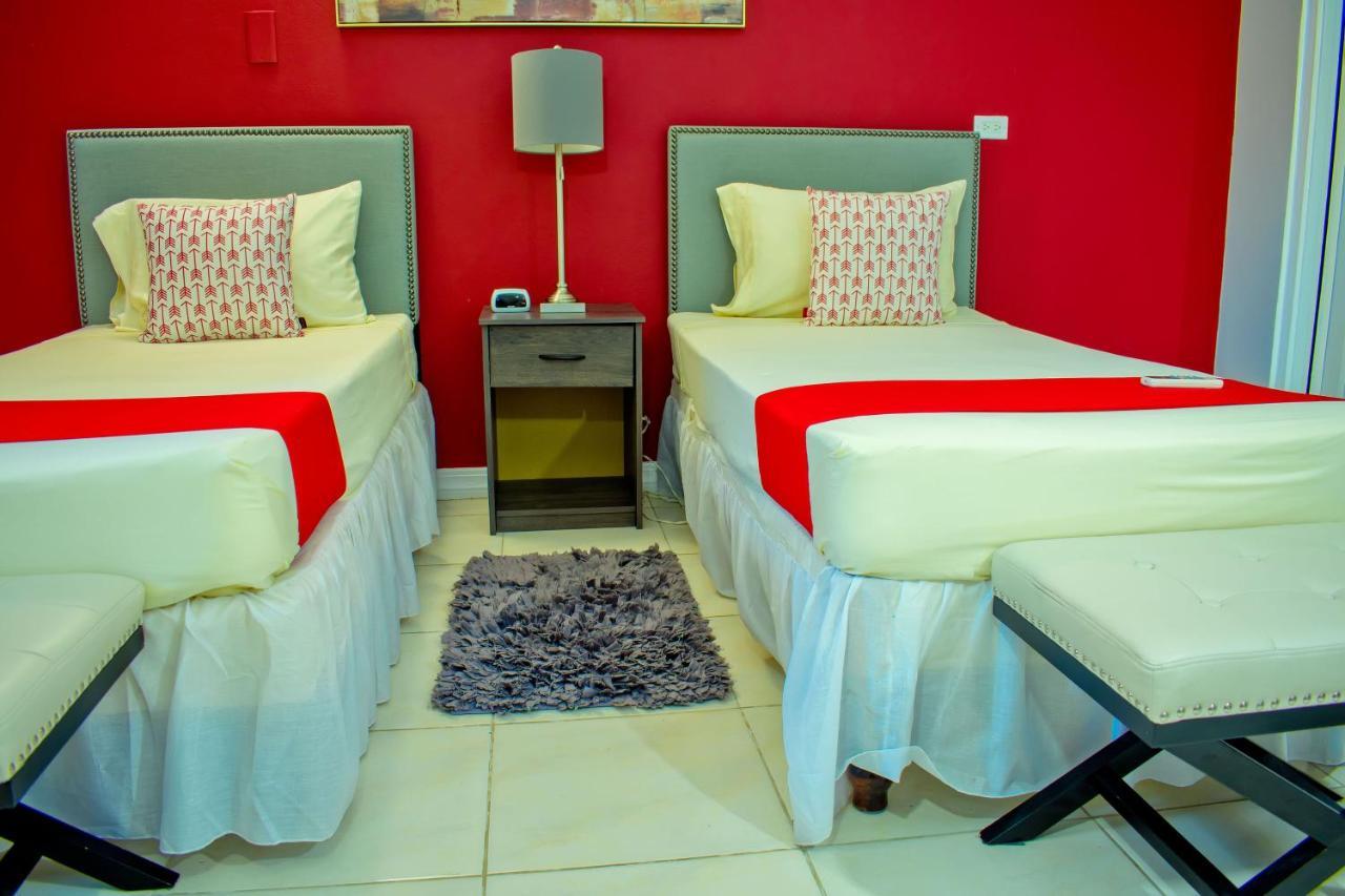 Donhead New Kingston Apt 5 Luaran gambar